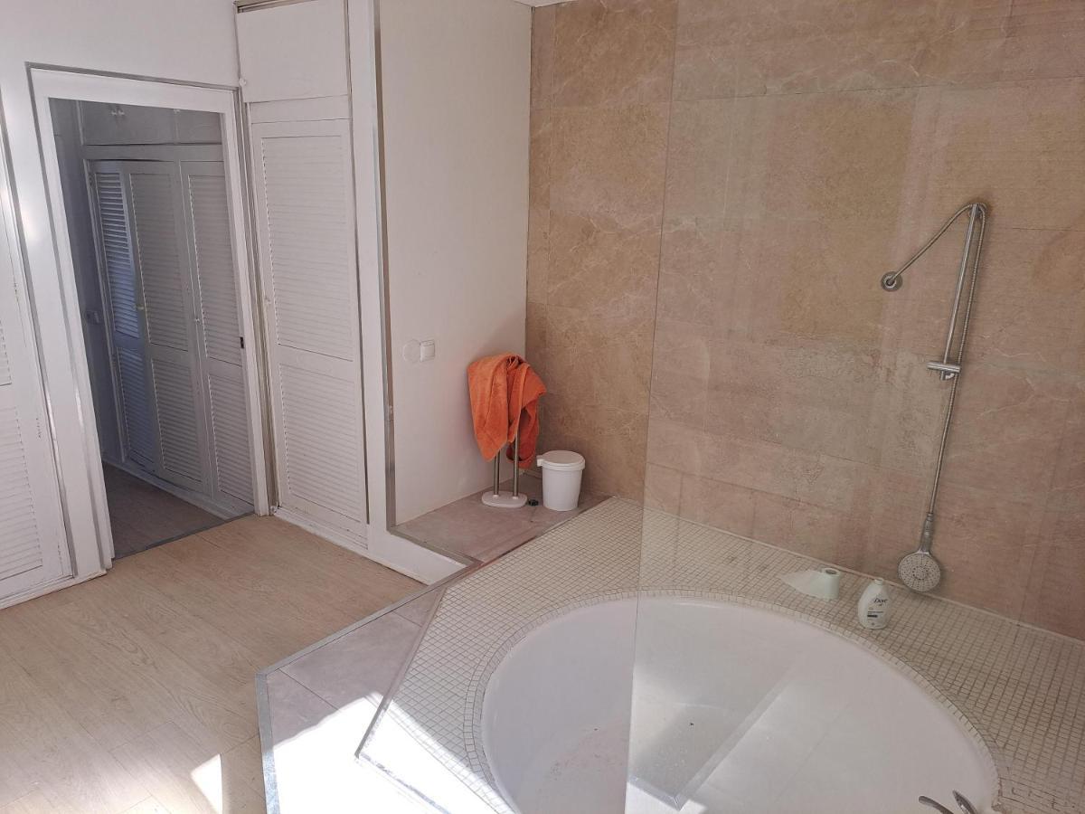 Private Suites In Huge Penthouse 1St Line Puerto Banus, Incredible Views, Jacuzzis Marbella Eksteriør billede