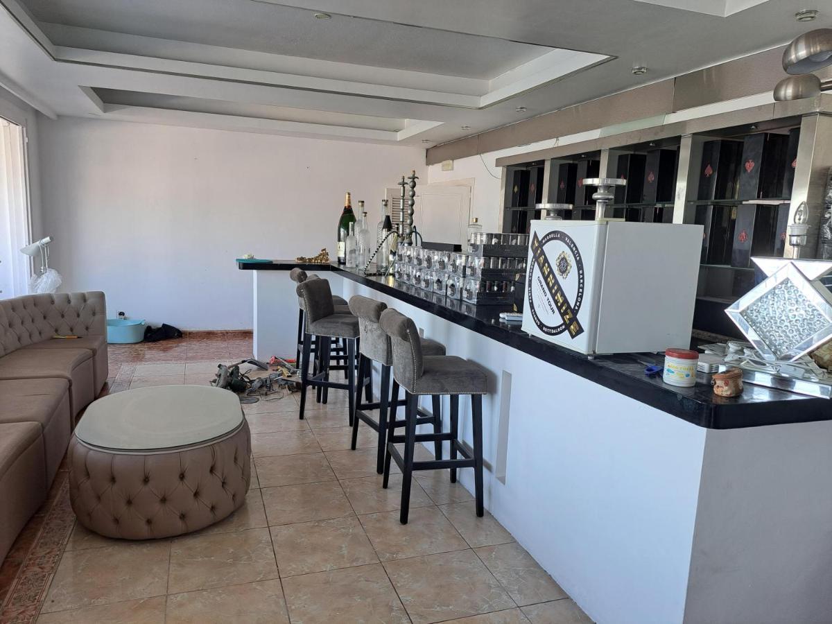 Private Suites In Huge Penthouse 1St Line Puerto Banus, Incredible Views, Jacuzzis Marbella Eksteriør billede