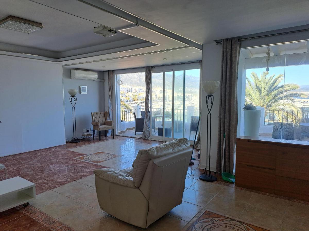 Private Suites In Huge Penthouse 1St Line Puerto Banus, Incredible Views, Jacuzzis Marbella Eksteriør billede