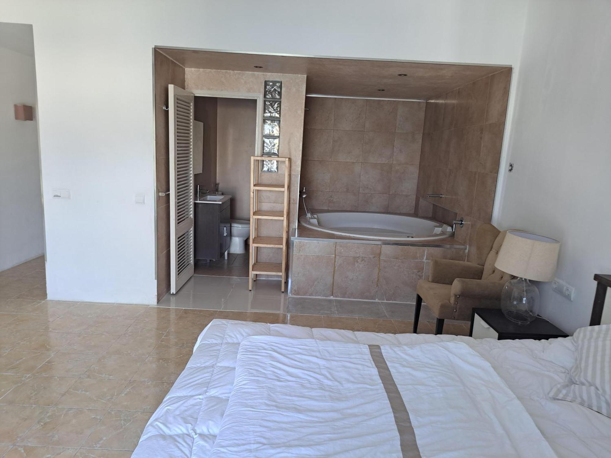 Private Suites In Huge Penthouse 1St Line Puerto Banus, Incredible Views, Jacuzzis Marbella Eksteriør billede