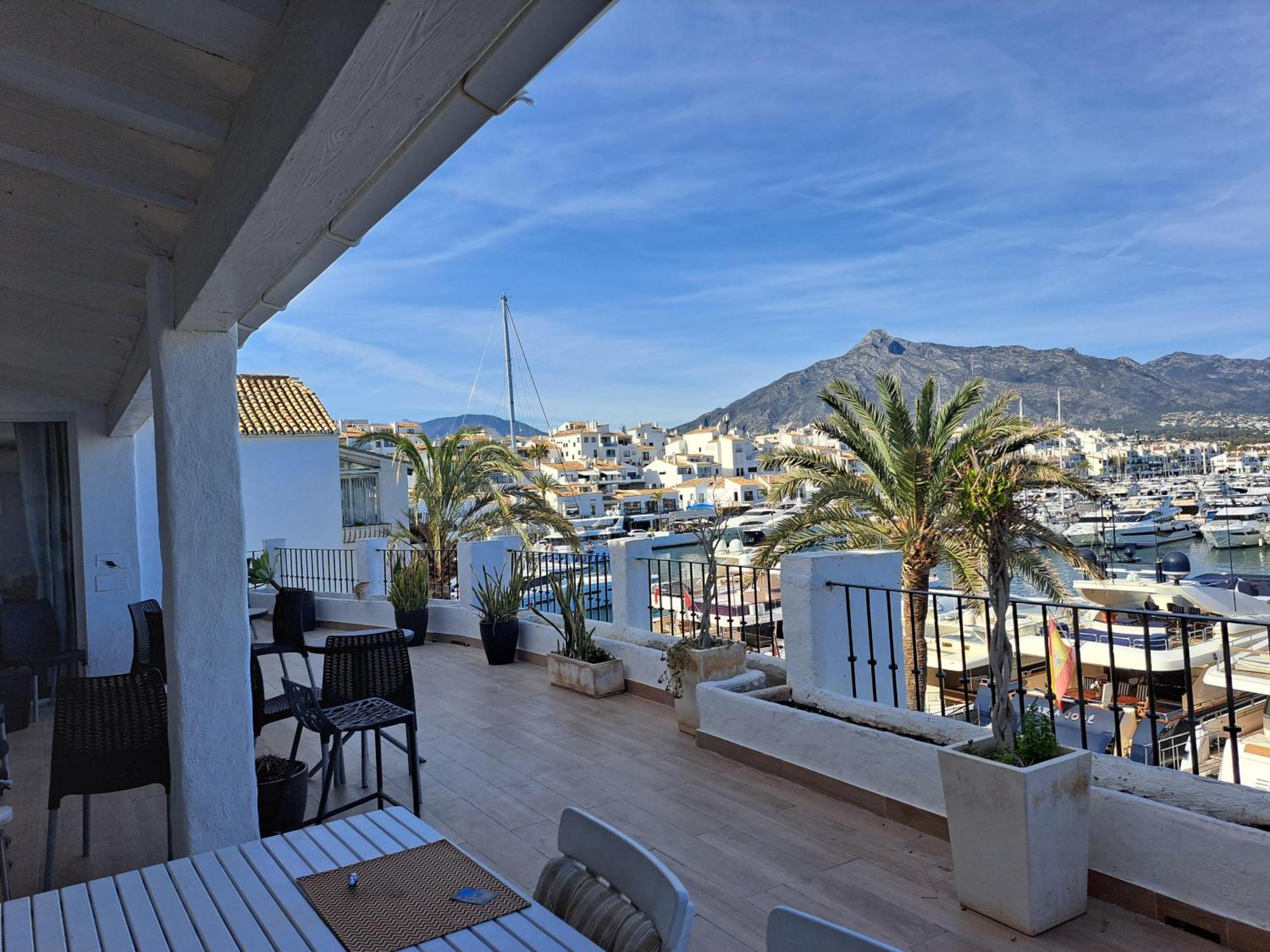 Private Suites In Huge Penthouse 1St Line Puerto Banus, Incredible Views, Jacuzzis Marbella Eksteriør billede