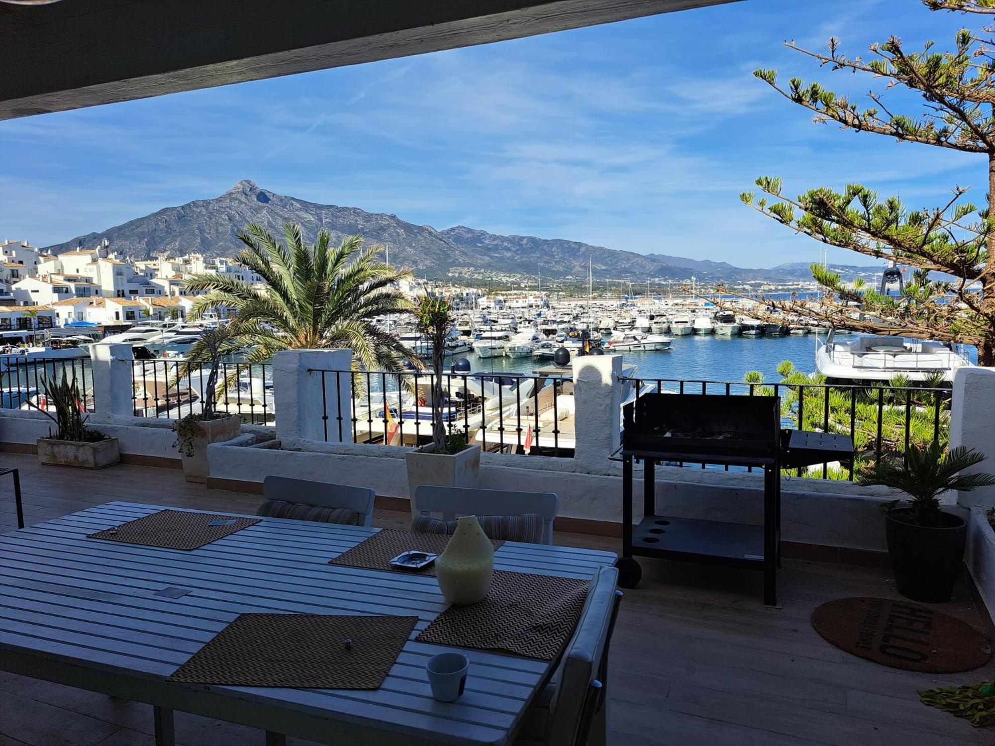 Private Suites In Huge Penthouse 1St Line Puerto Banus, Incredible Views, Jacuzzis Marbella Eksteriør billede